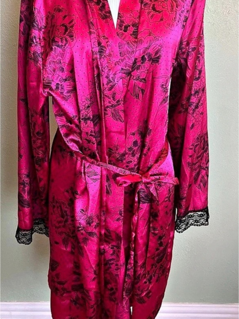 APT. 9 Floral Robe in Pink & Black Size Large Like New